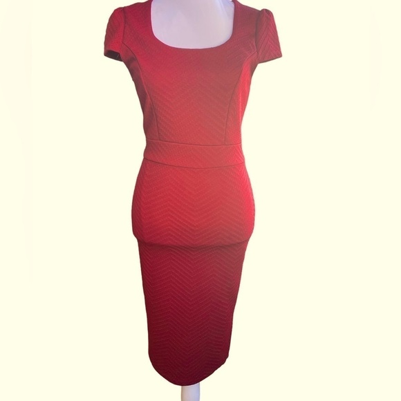 WINDSOR CAP SLEEVE BURGUNDY MIDI DRESS - Picture 1 of 9